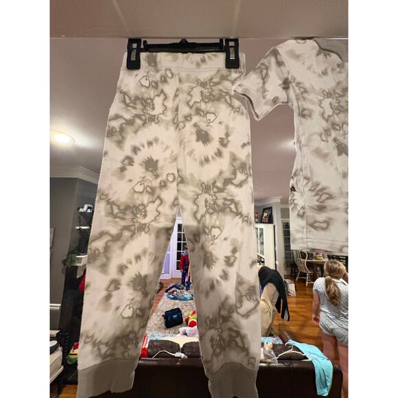 Star Wars (“Baby Yoda”) Tie-Dye Pajama Set Size 5T - Picture 8 of 9